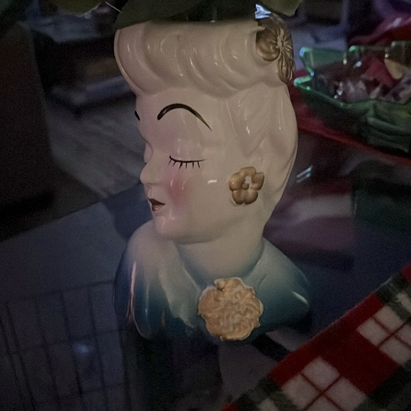 Betty Grable vase - Picture 5 of 6